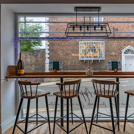 Mademoiselle's Boutique Apartment Whitby
