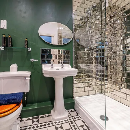 Mademoiselle's Boutique Apartment