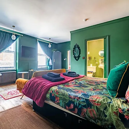 Mademoiselle's Boutique Apartment *