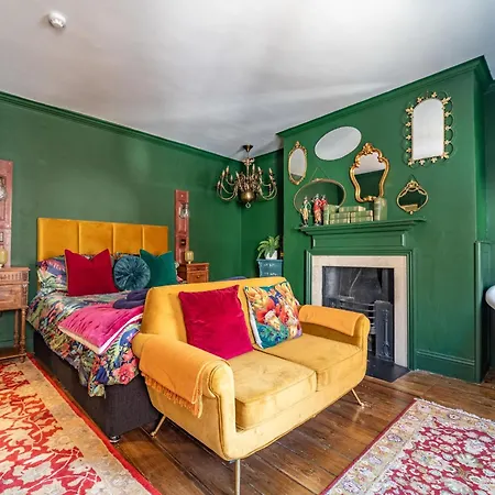 Mademoiselle's Boutique Apartment Whitby