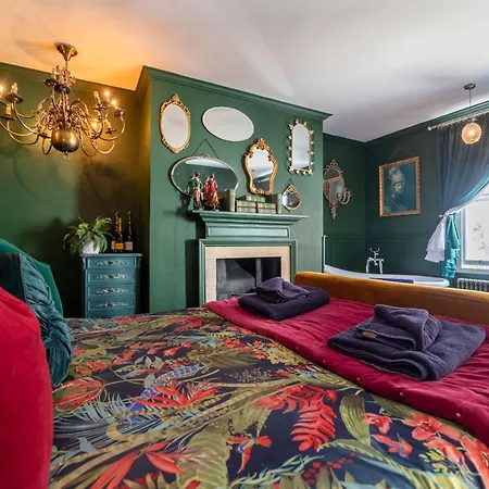 Mademoiselle's Boutique *