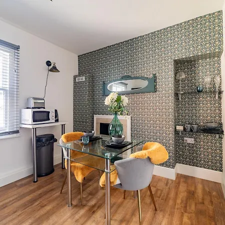 Mademoiselle's Boutique Apartment