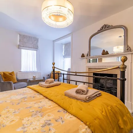 Mademoiselle's Boutique Apartment *