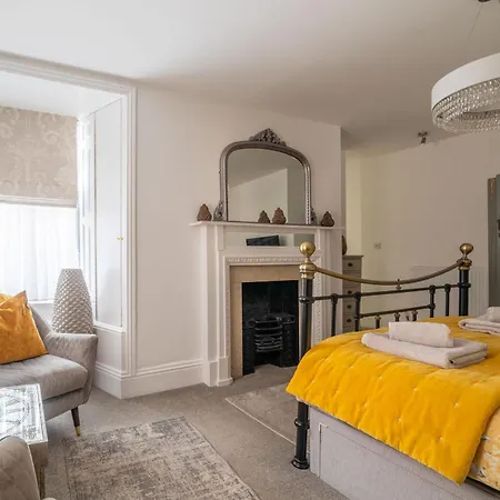 Mademoiselle's Boutique Apartment