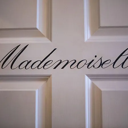 Mademoiselle's Boutique 아파트 *