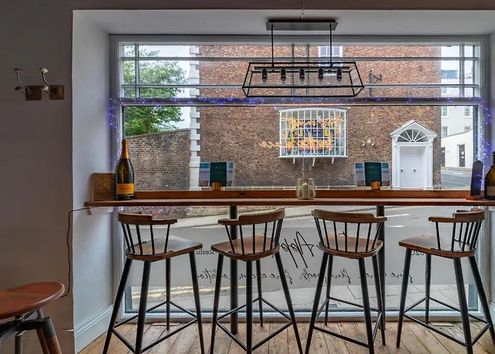 Mademoiselle's Boutique Apartamento Whitby